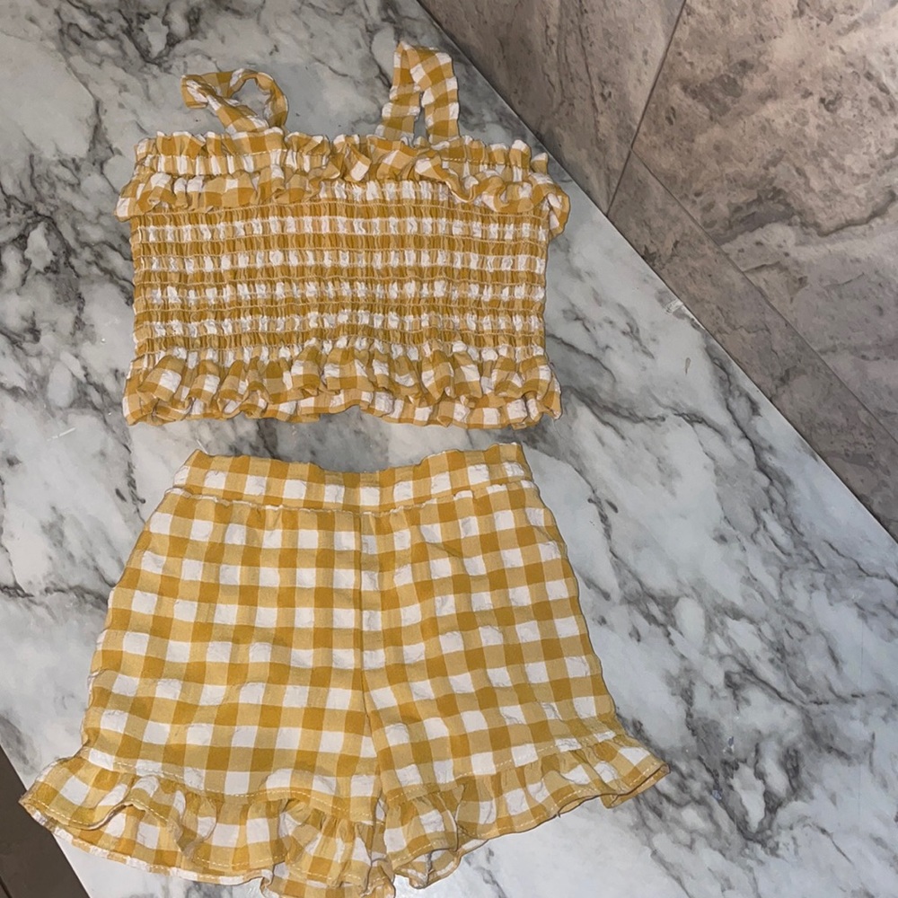Used infants size 12 months 2 piece set by good lad